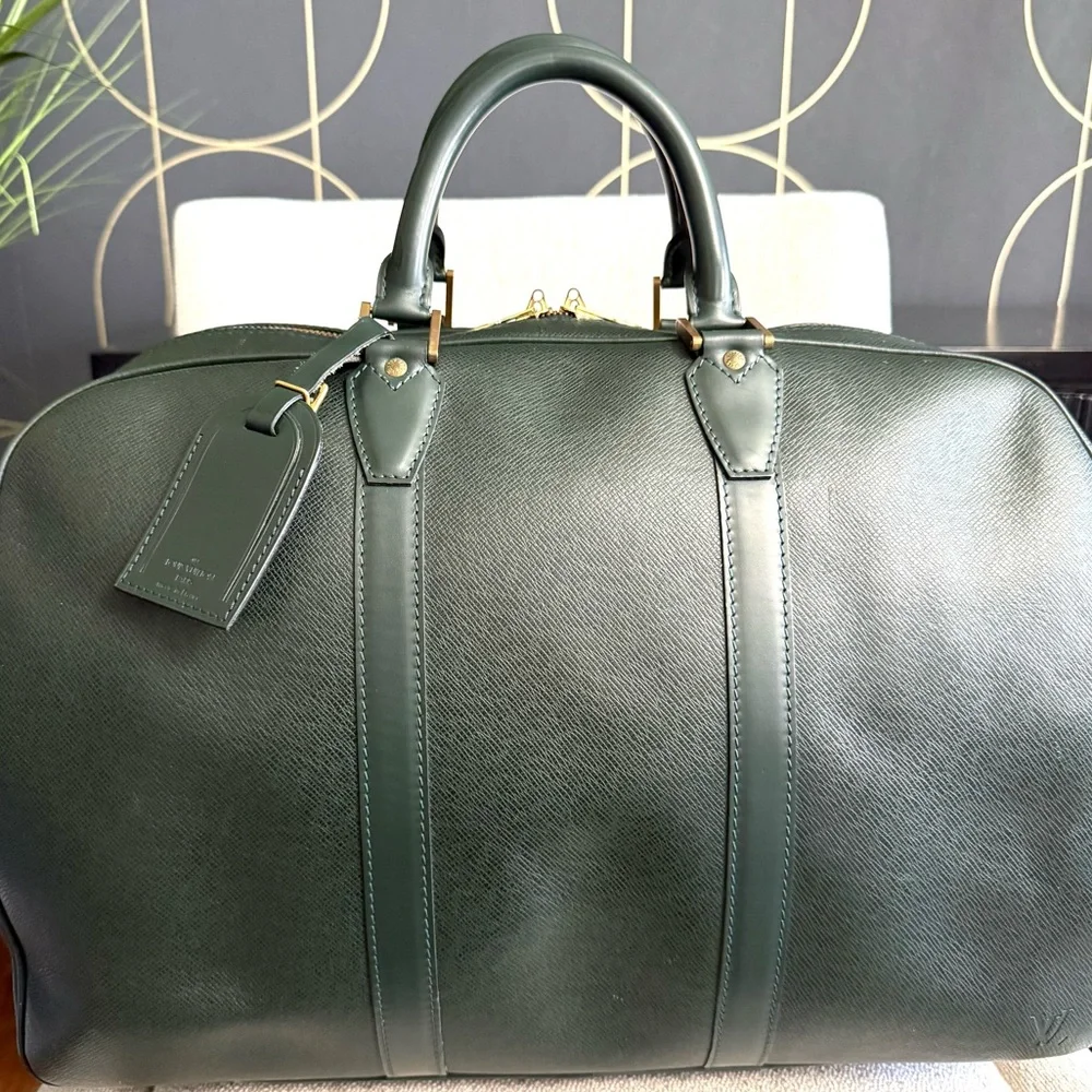 Authentic LOUIS VUITTON Taiga Kendall PM Episea green leather travel bag unisex